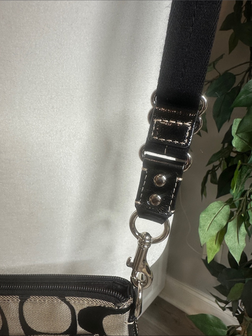 EUC Coach Black and Beige Signature Canvas Crossbody - Picture 4 of 10